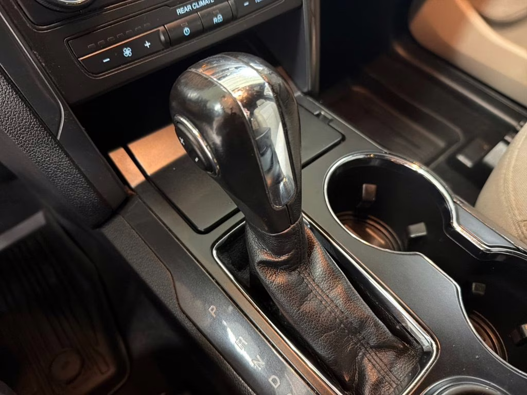 2019 Oxford White Ford Explorer Base FWD SUV