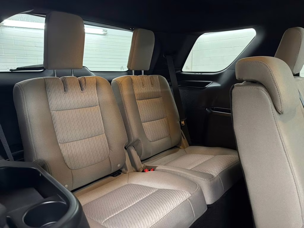 2019 Oxford White Ford Explorer Base FWD SUV