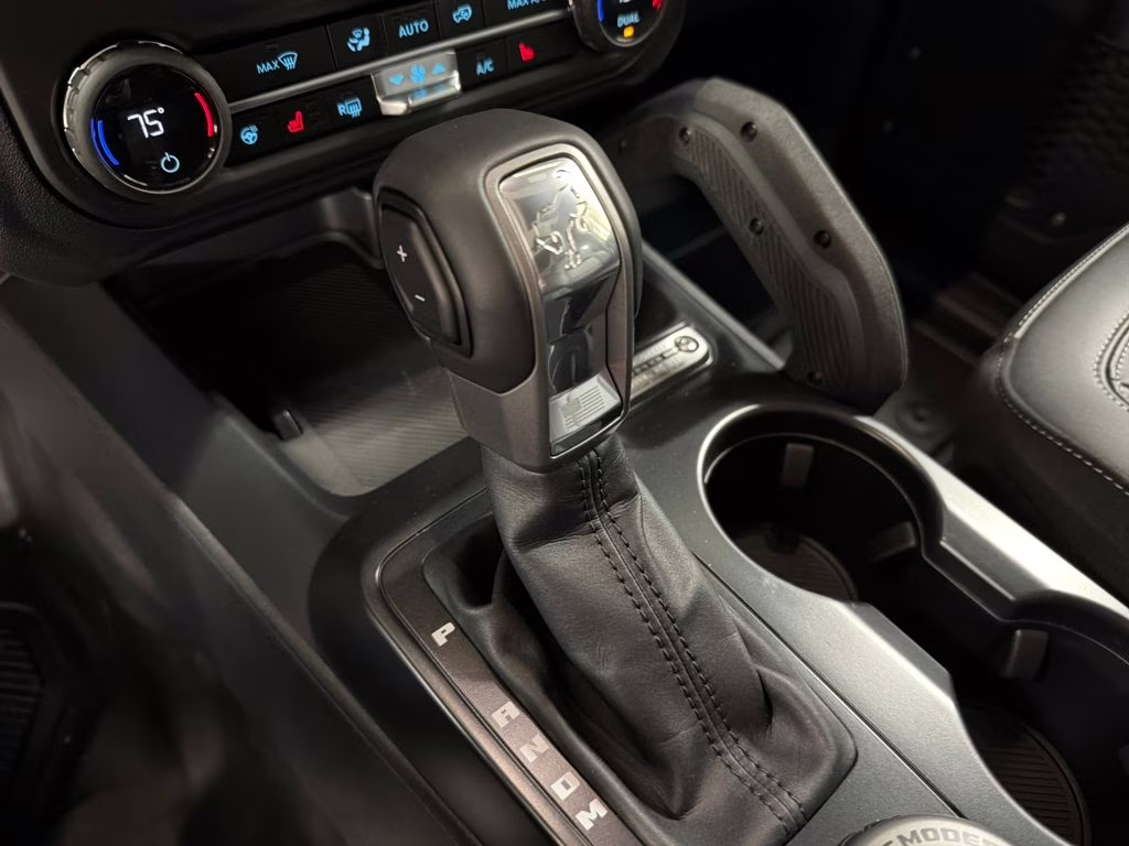 2025 OXFORD WHITE Ford Bronco Badlands 4X4 SUV