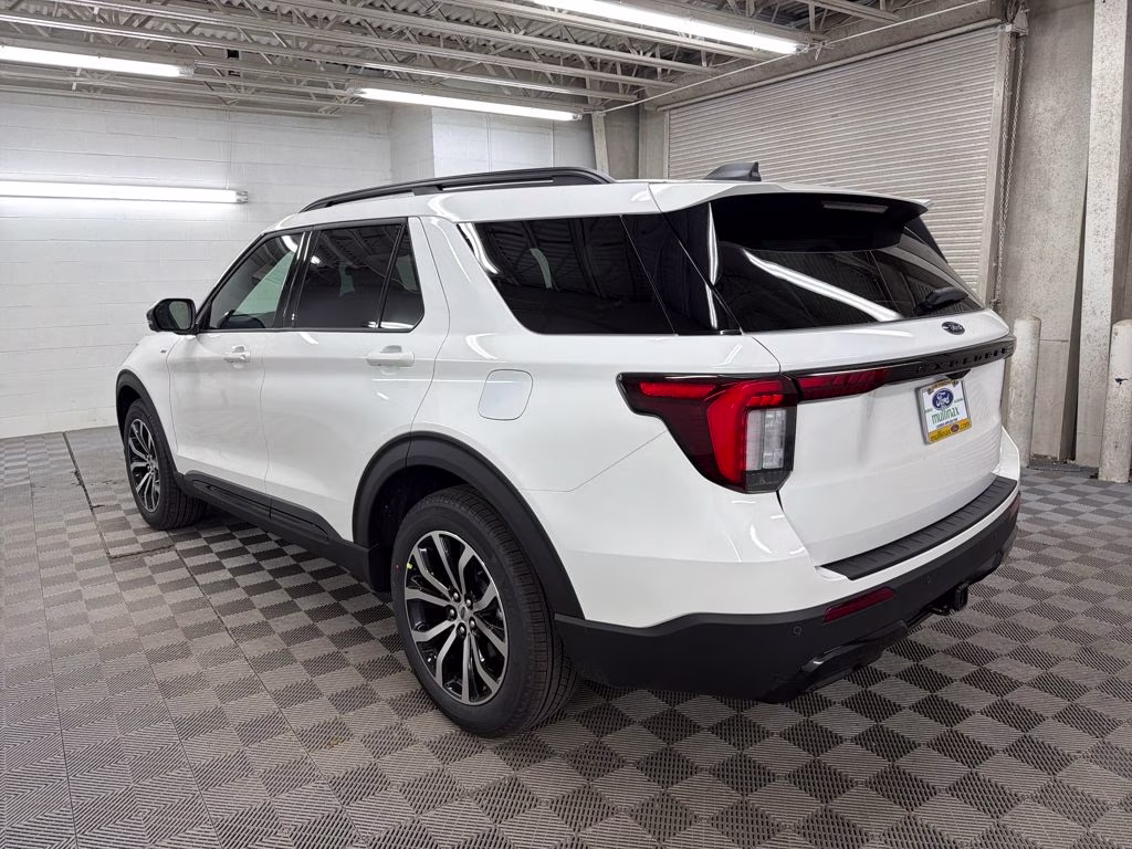 2026 STAR WHITE TRI-COAT Ford Explorer ST-Line RWD SUV