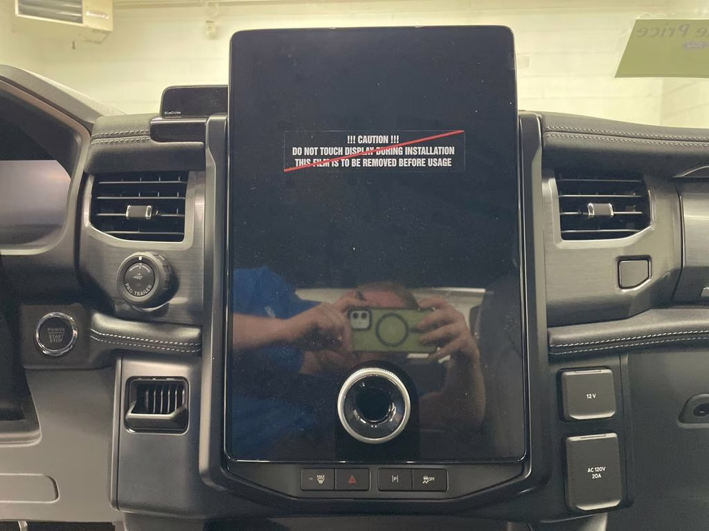 2025 ICONIC SILVER Ford F-150 Lightning Flash AWD Truck