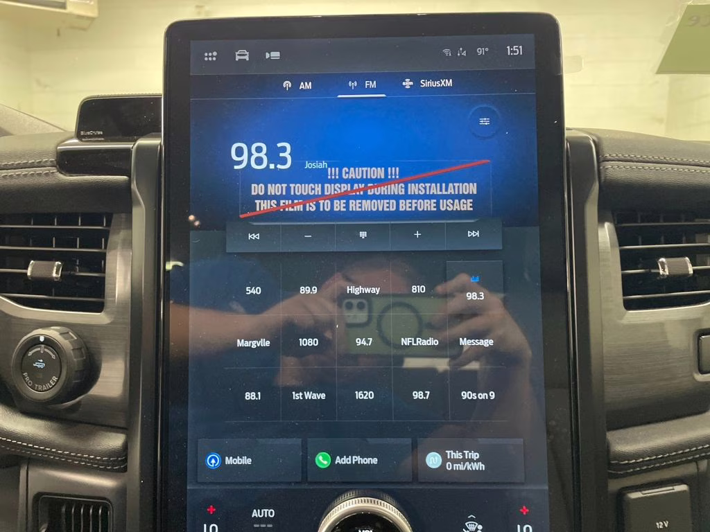 2025 ICONIC SILVER Ford F-150 Lightning Flash AWD Truck