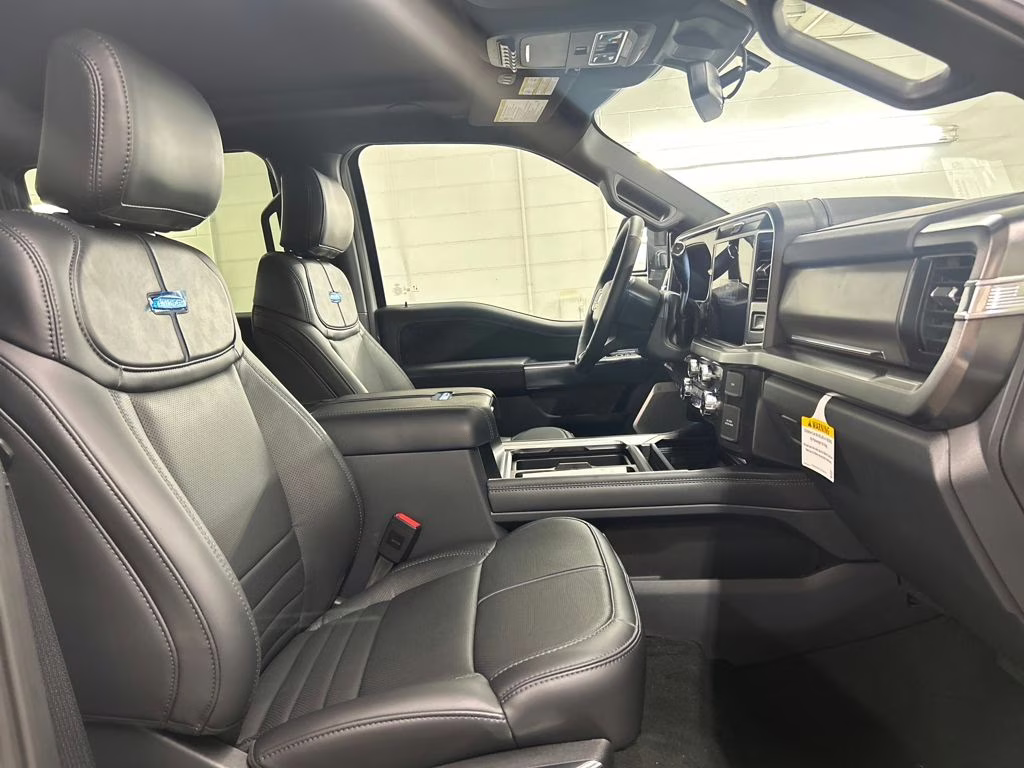 2026 AVALANCHE Ford Super Duty F-250 SRW Platinum 4X4 Truck