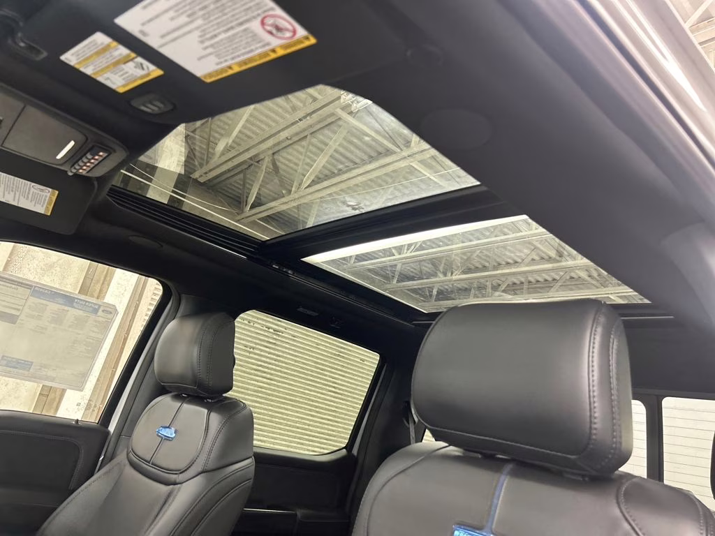 2026 AVALANCHE Ford Super Duty F-250 SRW Platinum 4X4 Truck