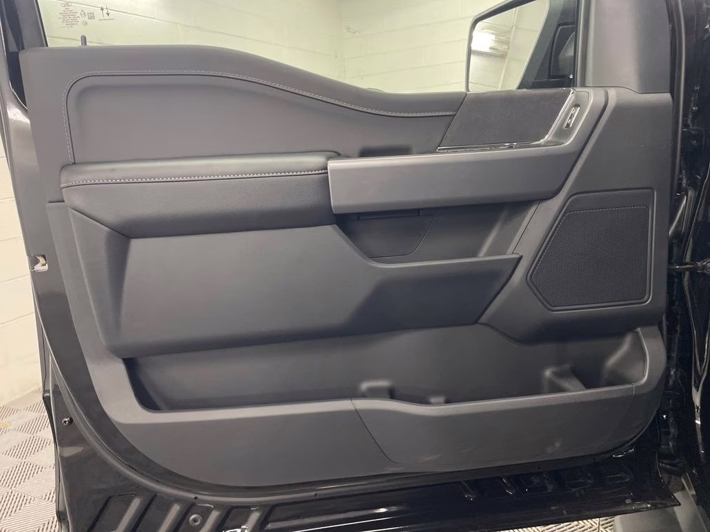 2025 AGATE BLACK Ford F-150 XLT RWD Truck