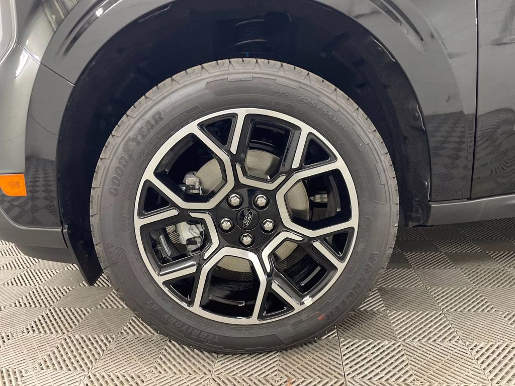 2025 SHADOW BLACK Ford Maverick Lariat AWD Truck