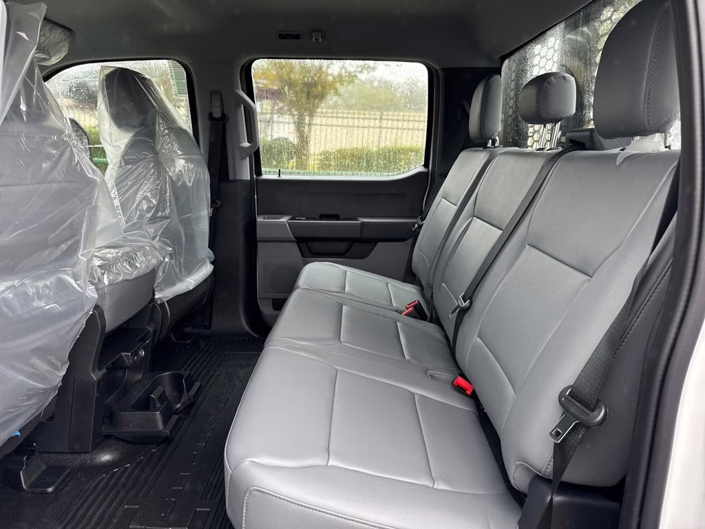 2025 Oxford White Ford Super Duty F-350 DRW XL RWD Chassis