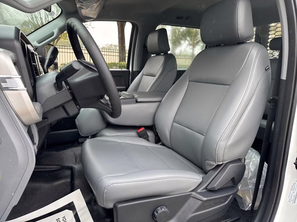 2025 Oxford White Ford Super Duty F-350 DRW XL RWD Chassis