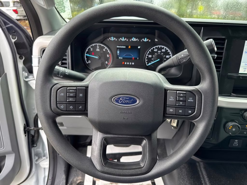 2025 Oxford White Ford Super Duty F-350 DRW XL RWD Chassis