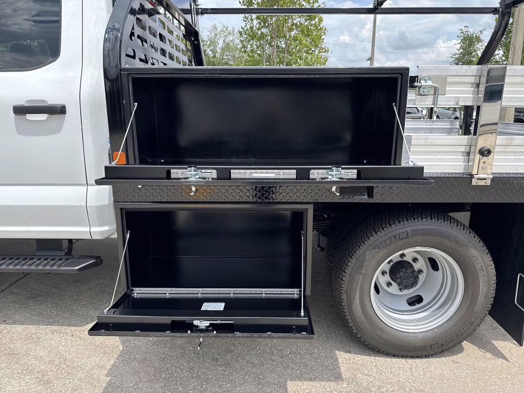 2025 Oxford White Ford Super Duty F-350 DRW XL 4X4 Chassis