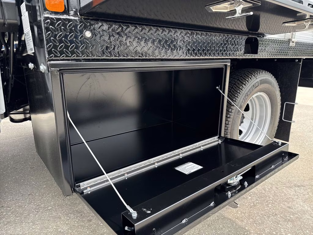 2025 Oxford White Ford Super Duty F-350 DRW XL 4X4 Chassis