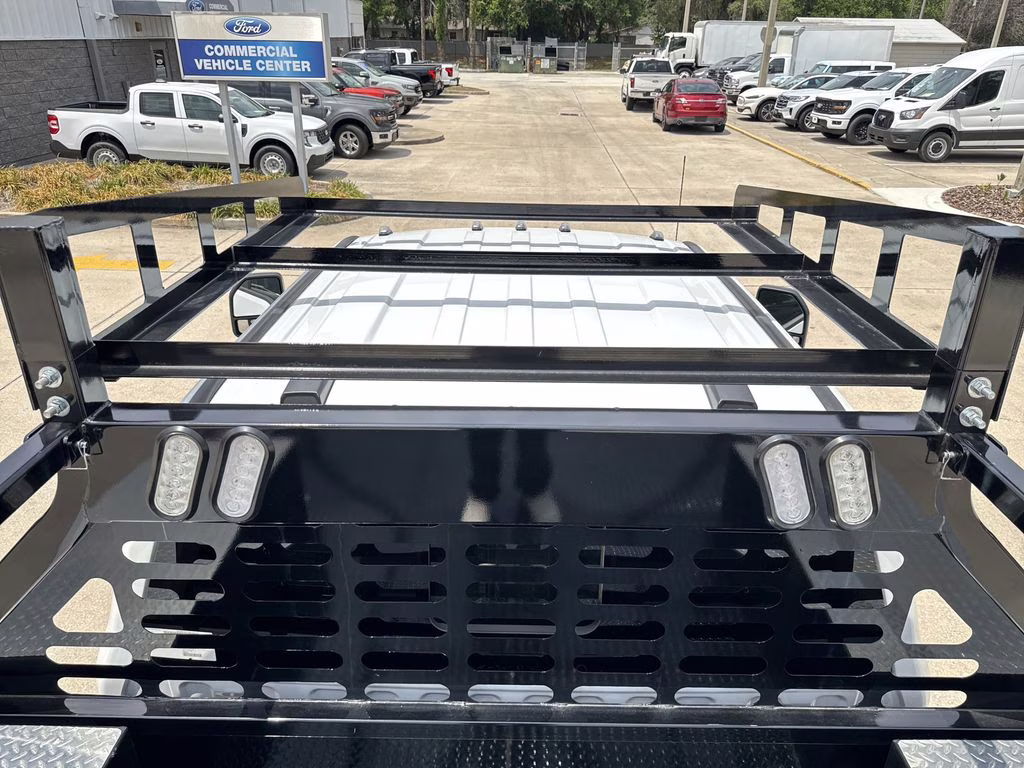 2025 Oxford White Ford Super Duty F-350 DRW XL 4X4 Chassis