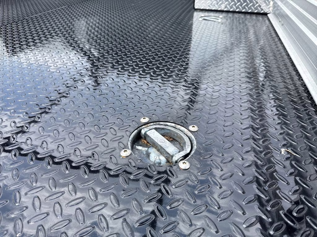 2025 Oxford White Ford Super Duty F-350 DRW XL 4X4 Chassis