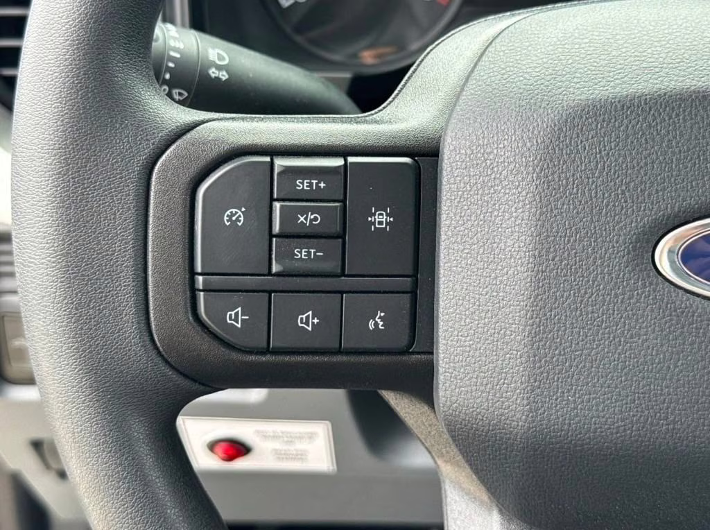 2025 Oxford White Ford Super Duty F-550 DRW XL 4X4 Chassis