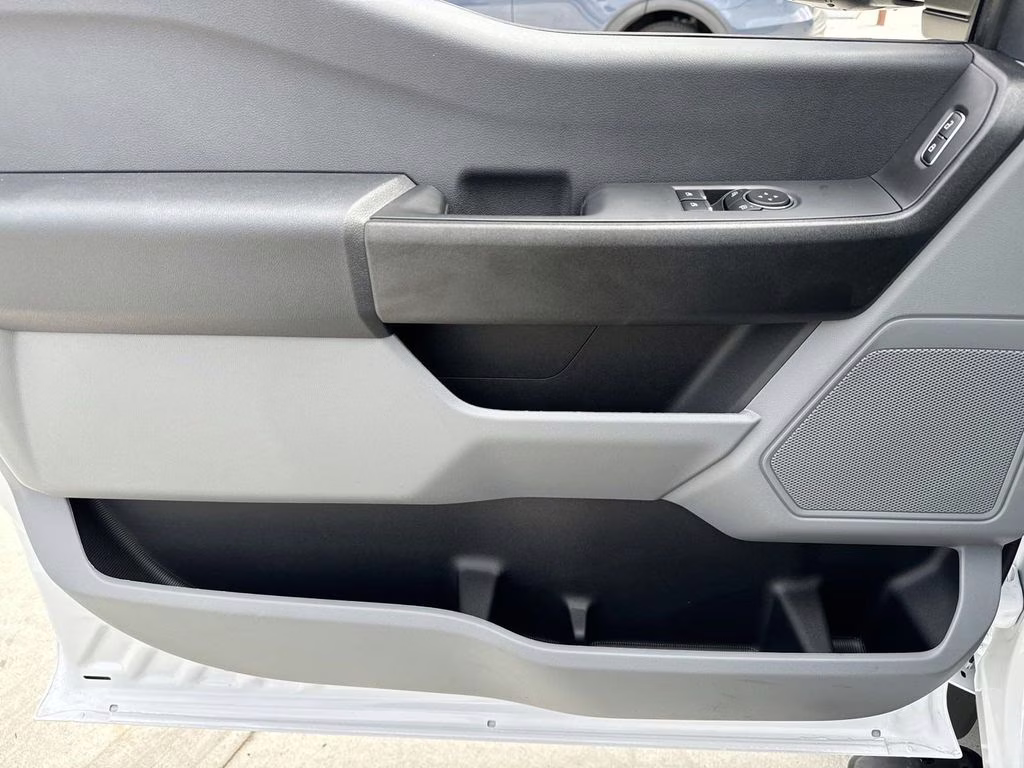 2024 Oxford White Ford Super Duty F-600 XL RWD Chassis