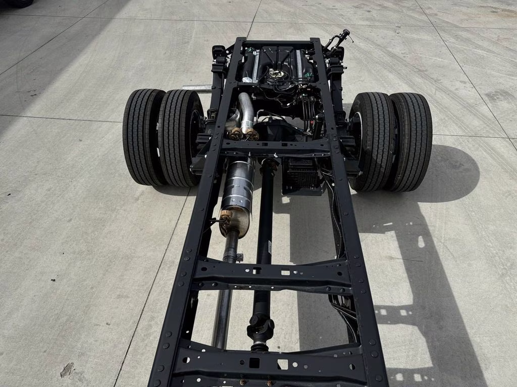 2024 Oxford White Ford Super Duty F-600 XL RWD Chassis