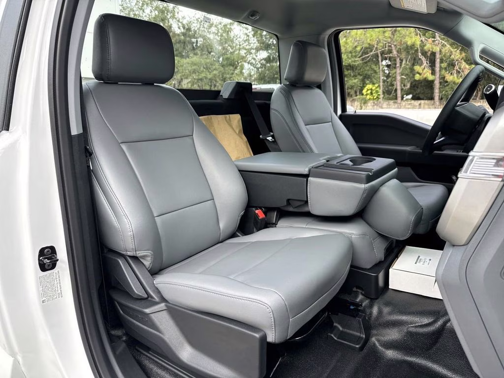 2024 Oxford White Ford Super Duty F-600 XL RWD Chassis