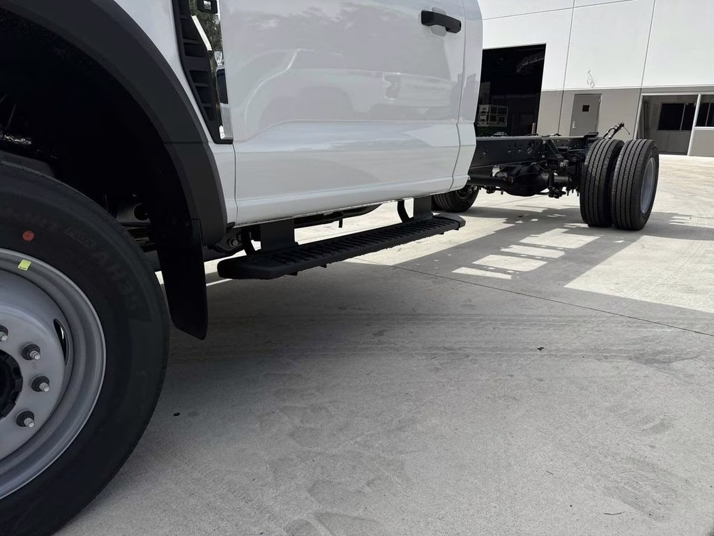 2024 Oxford White Ford Super Duty F-600 XL RWD Chassis