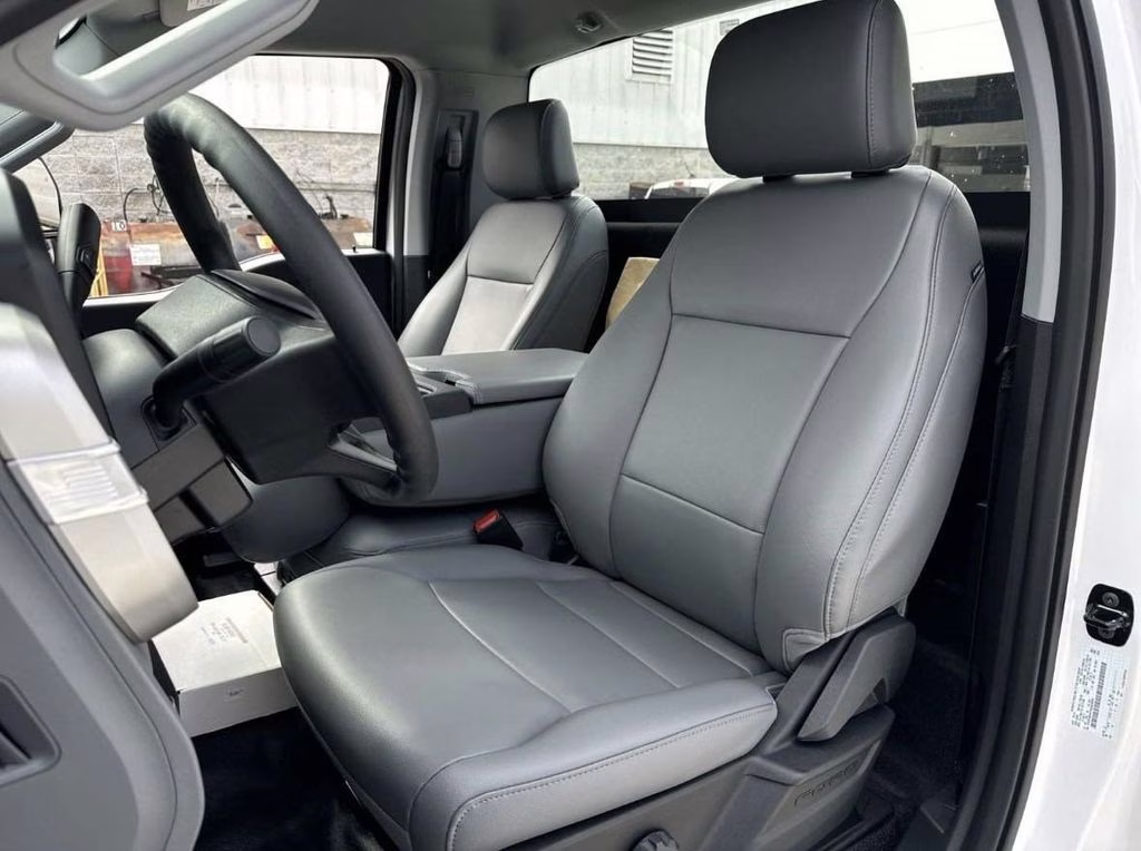 2024 Oxford White Ford Super Duty F-600 XL RWD Chassis