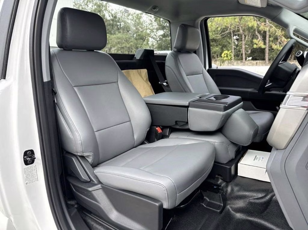 2024 Oxford White Ford Super Duty F-600 XL RWD Chassis