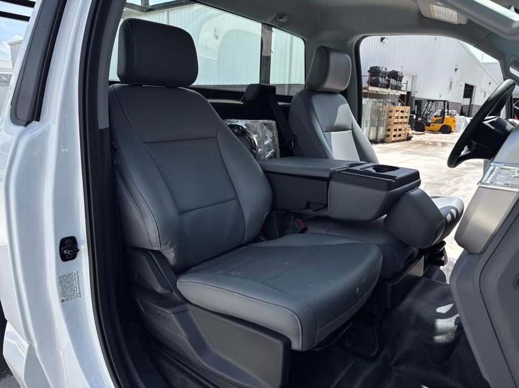2025 Oxford White Ford Super Duty F-350 SRW XL 4X4 Chassis