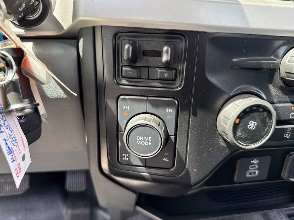 2025 Oxford White Ford Super Duty F-350 SRW XL 4X4 Chassis