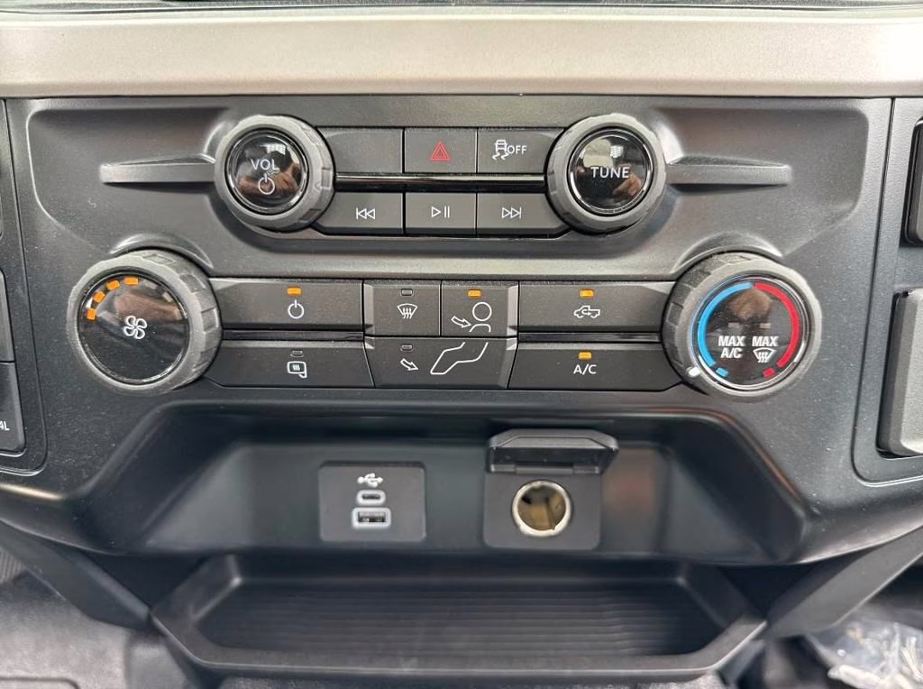 2025 Oxford White Ford Super Duty F-550 DRW XL 4X4 Chassis