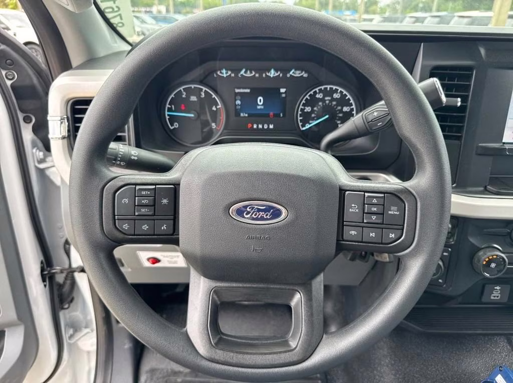 2025 Oxford White Ford Super Duty F-550 DRW XL 4X4 Chassis