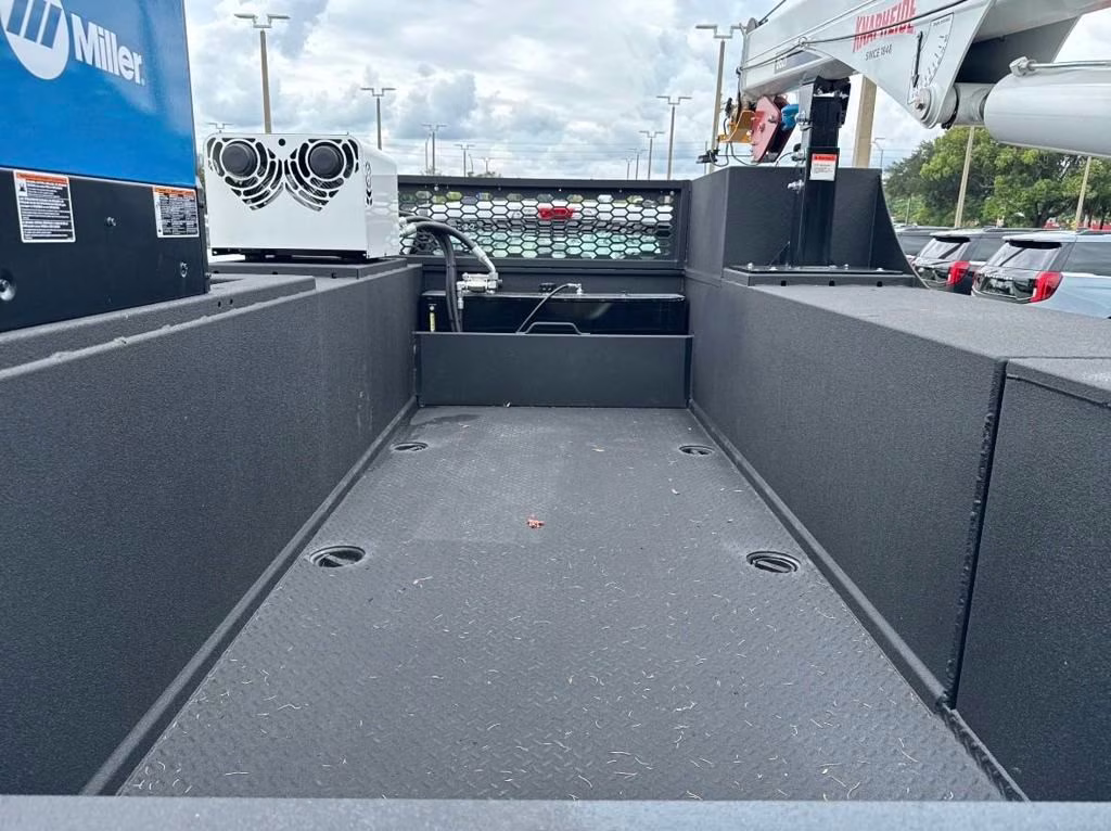 2025 Oxford White Ford Super Duty F-550 DRW XL 4X4 Chassis