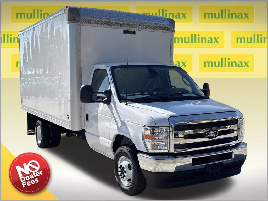 2026 Oxford White Ford E-350SD Base RWD Truck