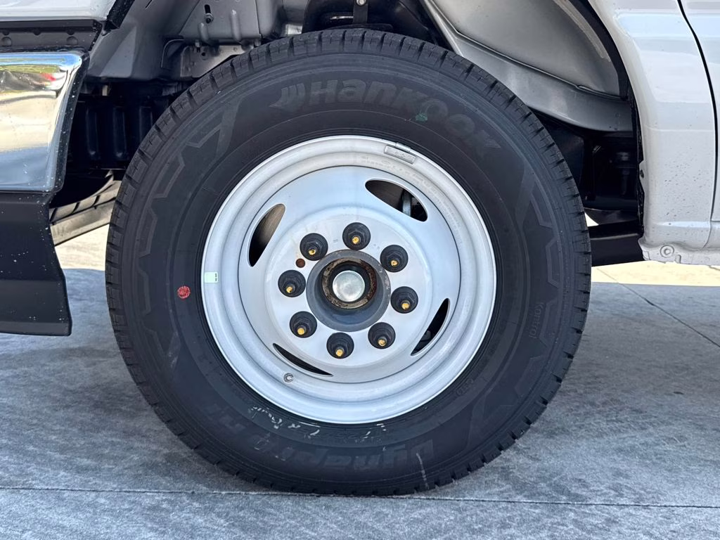 2026 Oxford White Ford E-350SD Base RWD Truck