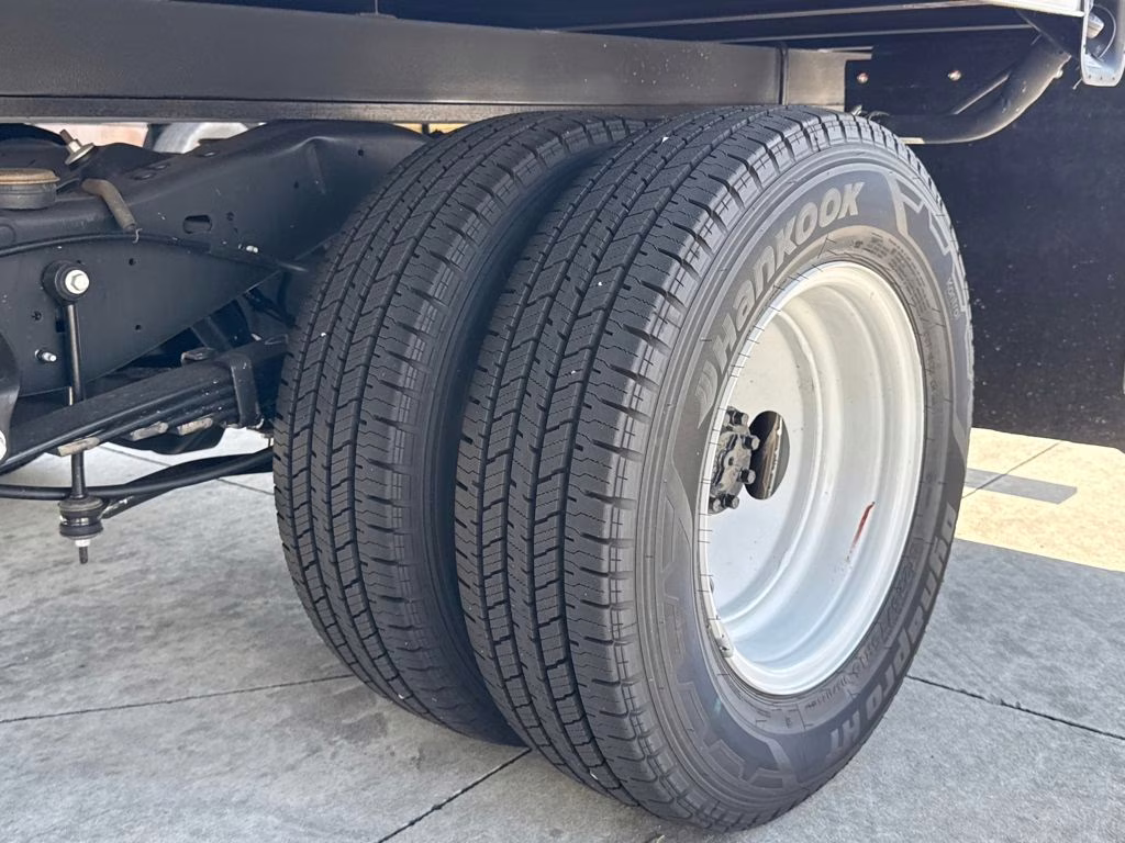 2026 Oxford White Ford E-350SD Base RWD Truck