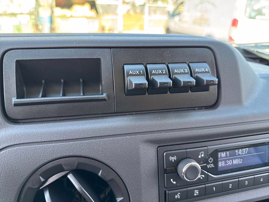 2026 Oxford White Ford E-350SD Base RWD Truck