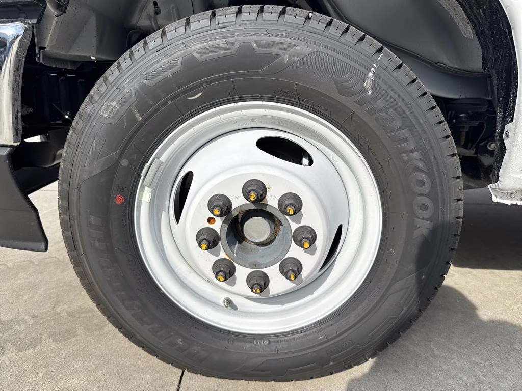 2026 Oxford White Ford E-350SD Base RWD Truck