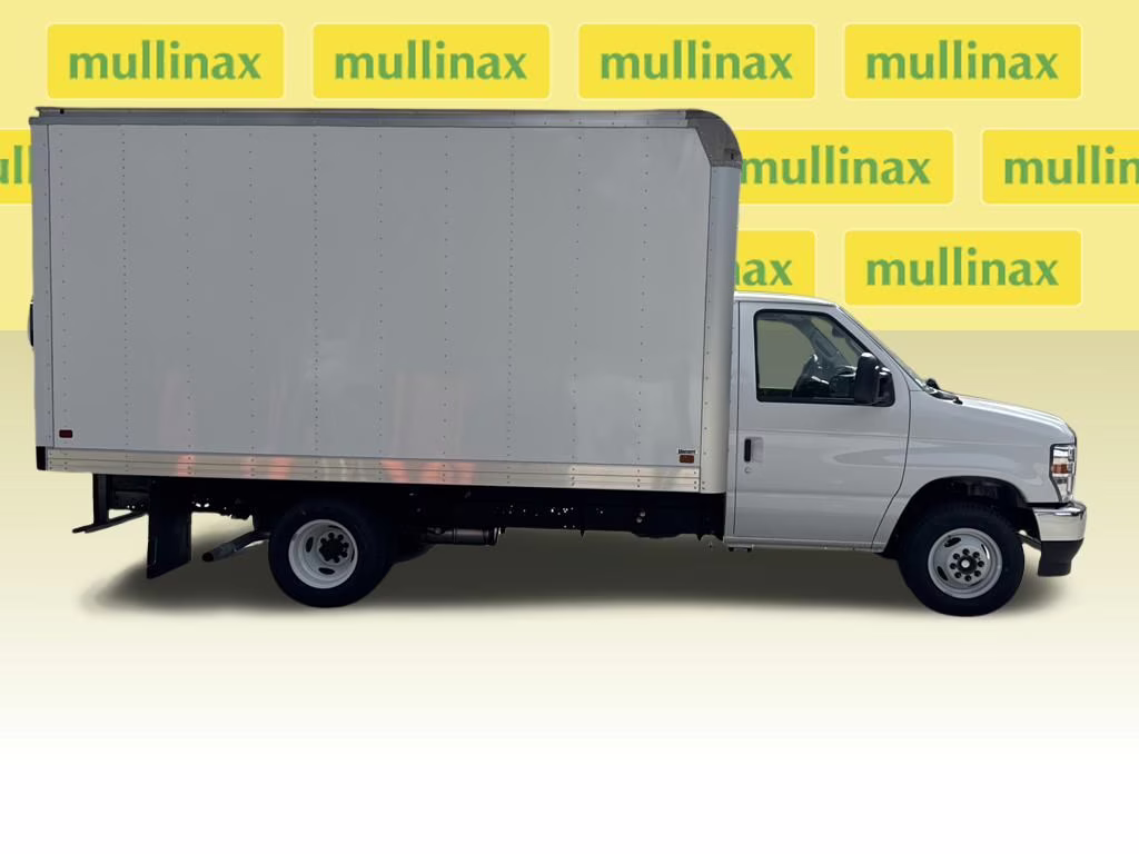 2026 Oxford White Ford E-350SD Base RWD Truck