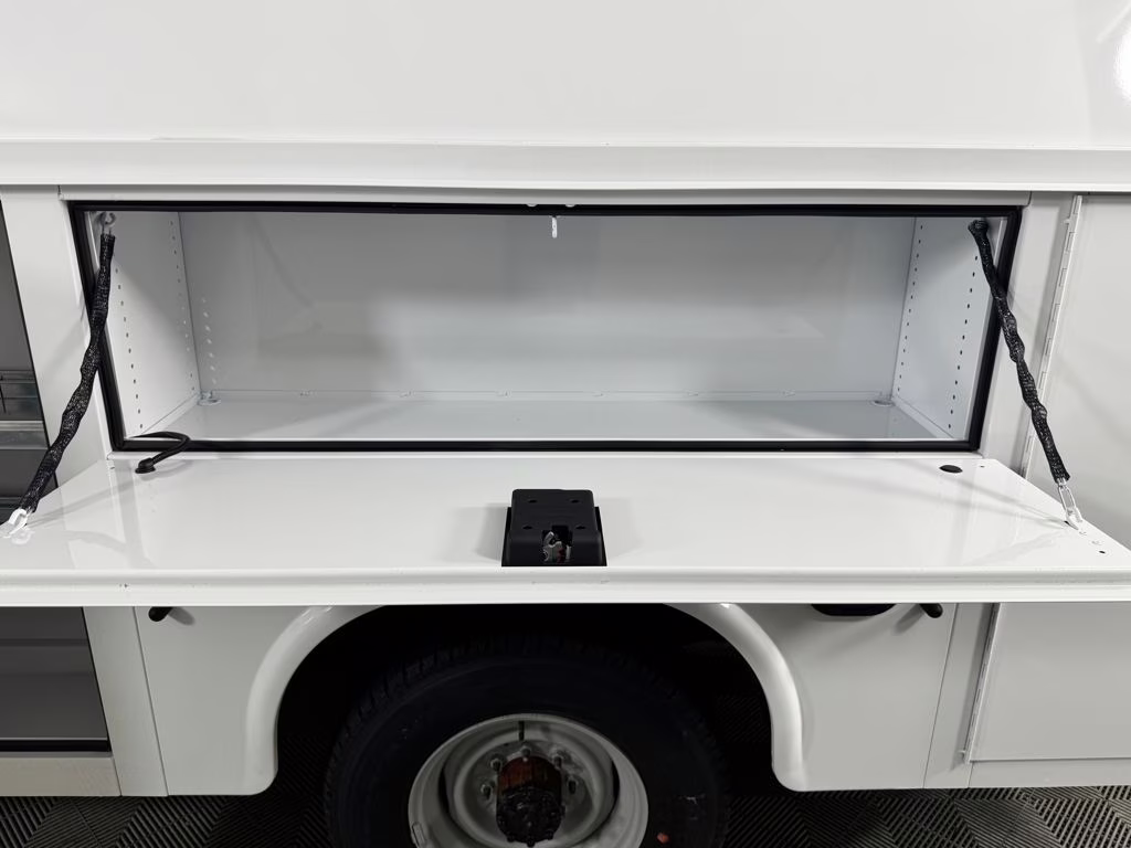 2026 Oxford White Ford E-350SD Base RWD Truck