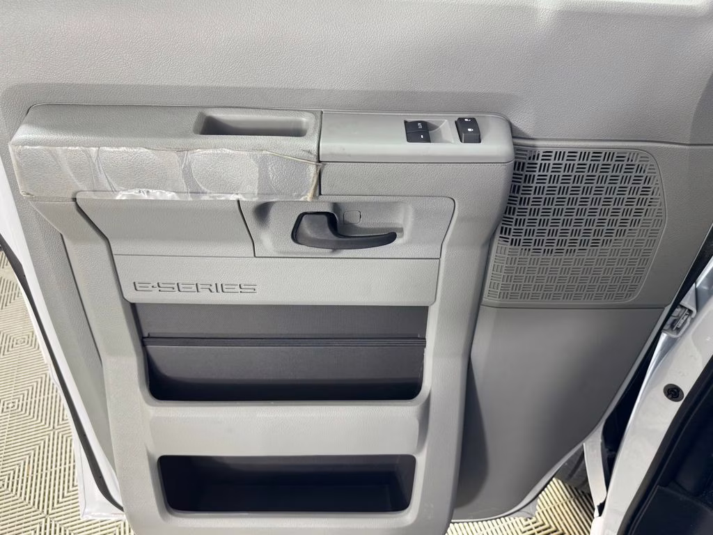 2026 Oxford White Ford E-350SD Base RWD Truck