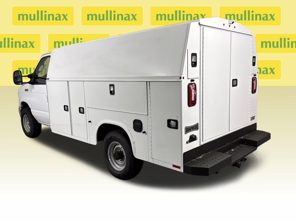 2026 Oxford White Ford E-350SD Base RWD Truck