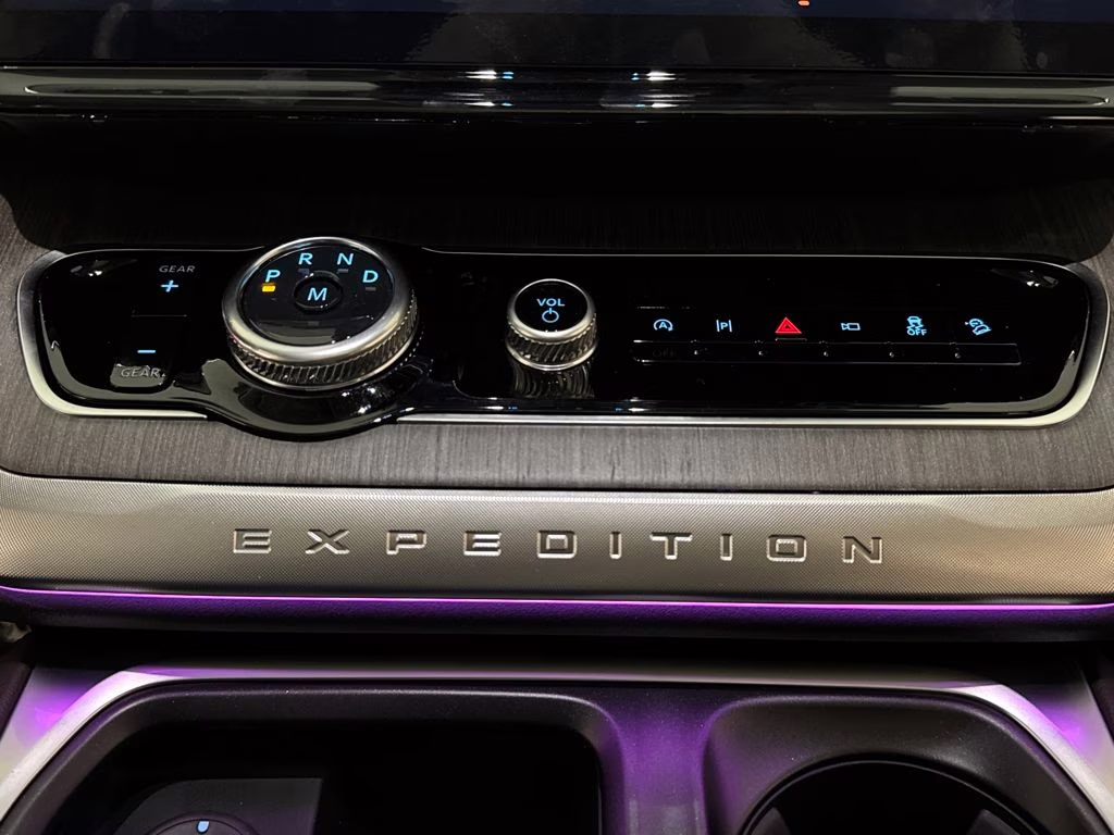 2026 Star White Metallic Tri-Coat Ford Expedition Platinum 4X4 SUV