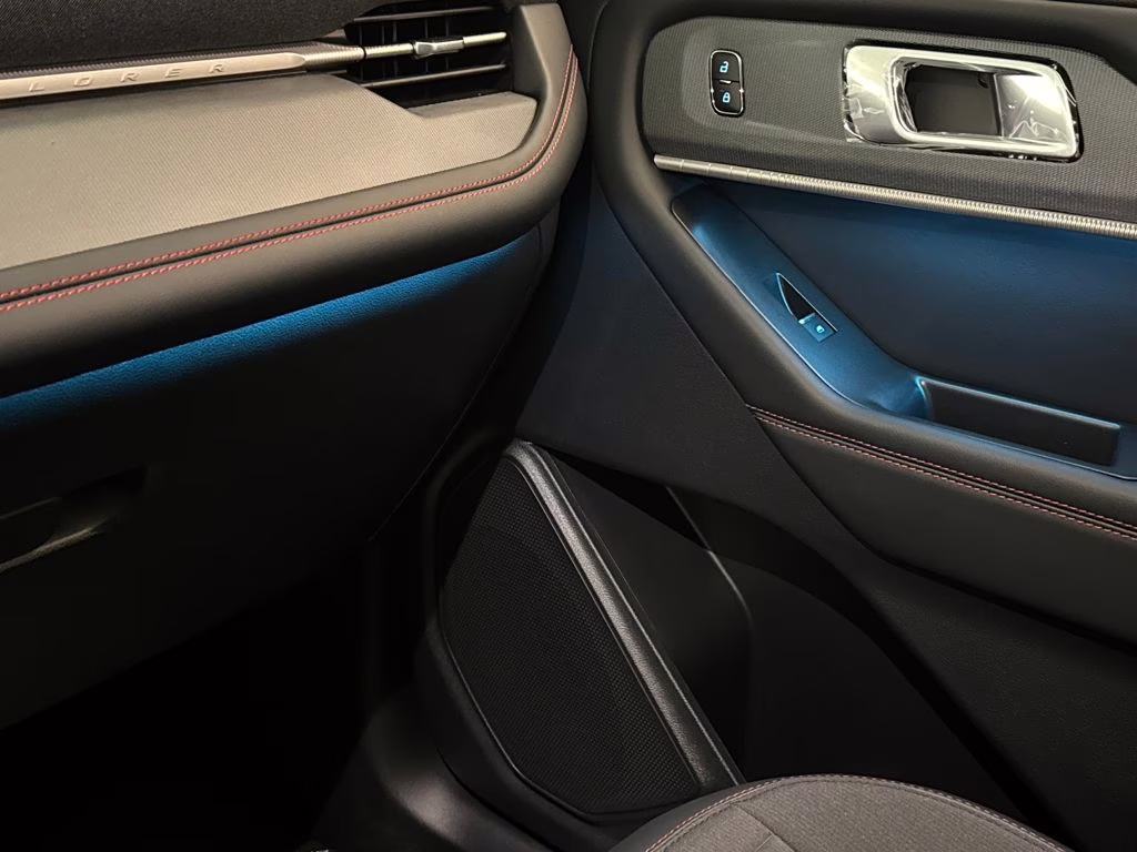 2026 Rapid Red Metallic Tinted Clearcoat Ford Explorer ST-Line RWD SUV