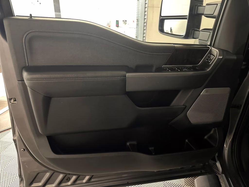 2024 Carbonized Gray Metallic Ford Super Duty F-250 SRW Lariat 4X4 Truck