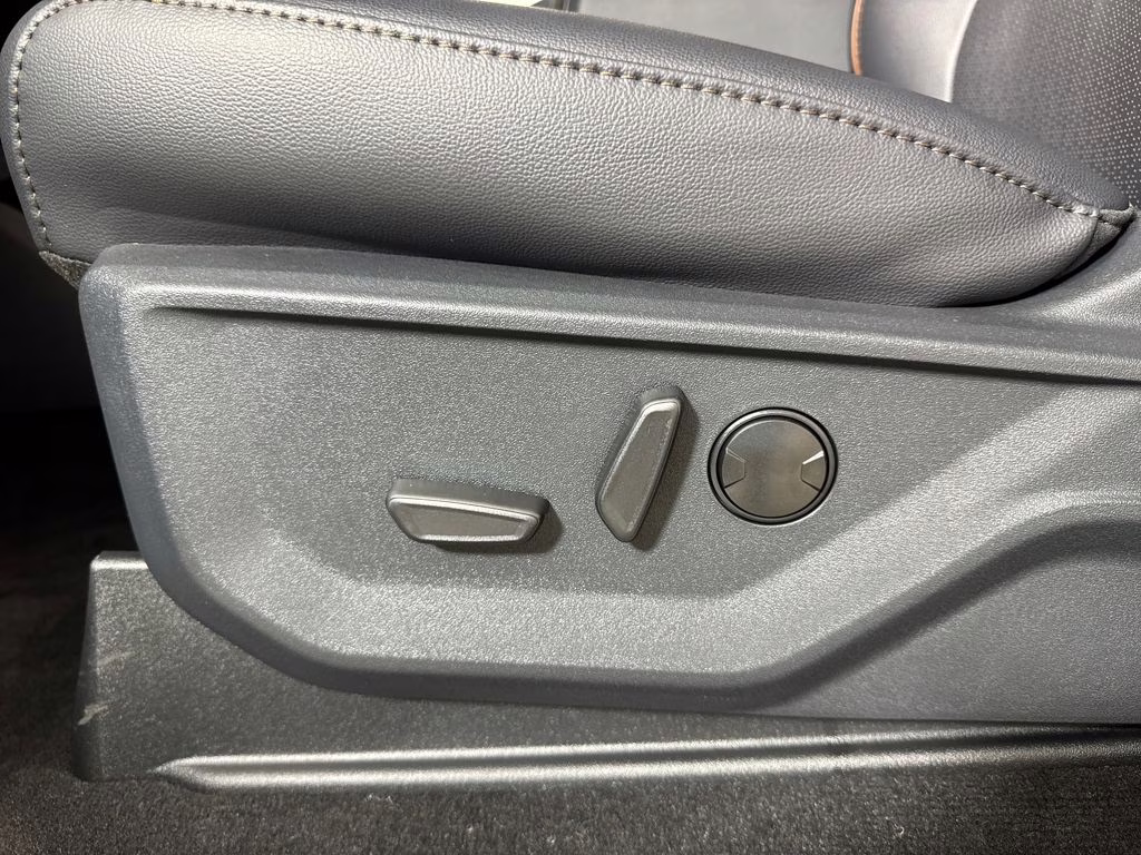 2026 Agate Black Metallic Ford Super Duty F-250 SRW Lariat 4X4 Truck