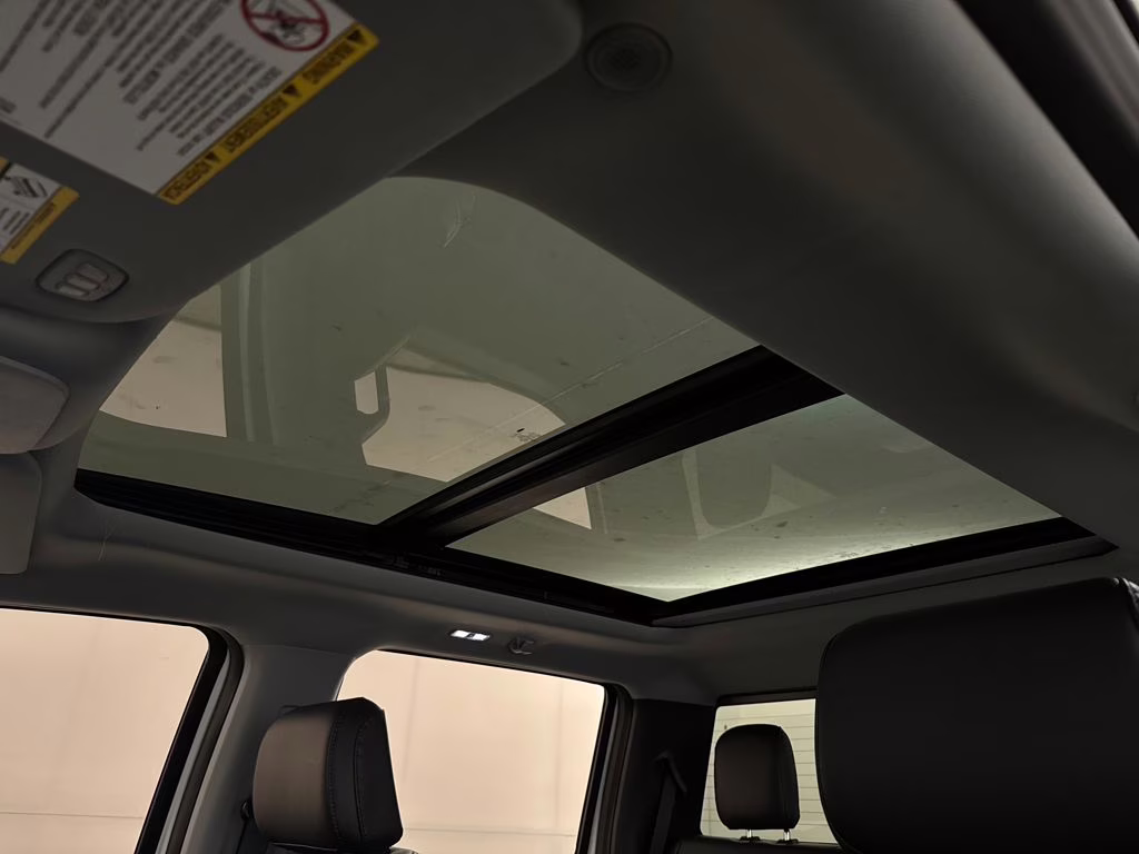 2026 Star White Metallic Tri-Coat Ford Super Duty F-250 SRW Lariat 4X4 Truck