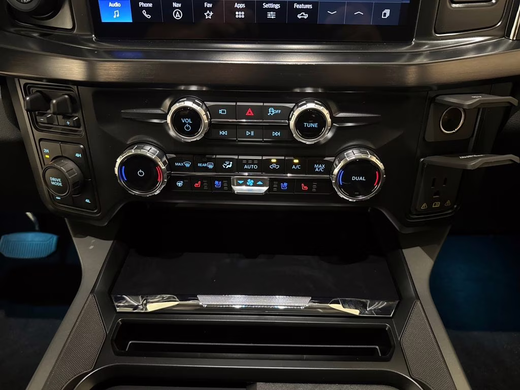 2026 Star White Metallic Tri-Coat Ford Super Duty F-250 SRW Lariat 4X4 Truck