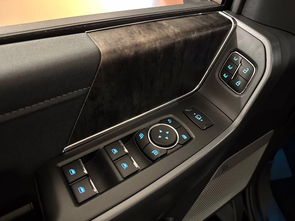 2026 Agate Black Metallic Ford Super Duty F-250 SRW Lariat 4X4 Truck