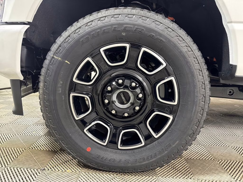 2026 Star White Metallic Tri-Coat Ford Super Duty F-350 SRW Platinum 4X4 Truck