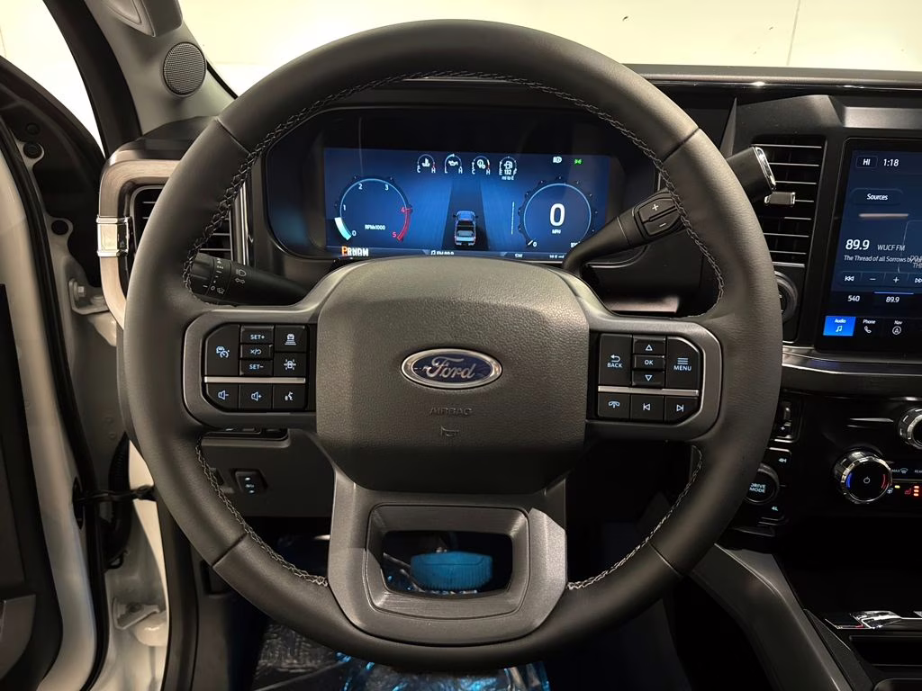 2026 Star White Metallic Tri-Coat Ford Super Duty F-350 SRW Lariat 4X4 Truck