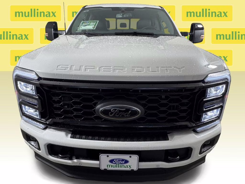 2026 Star White Metallic Tri-Coat Ford Super Duty F-350 SRW Lariat 4X4 Truck