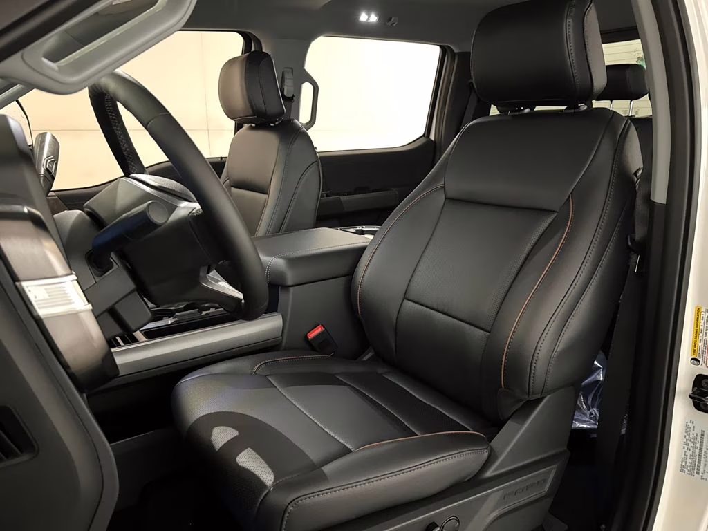 2026 Star White Metallic Tri-Coat Ford Super Duty F-350 SRW Lariat 4X4 Truck