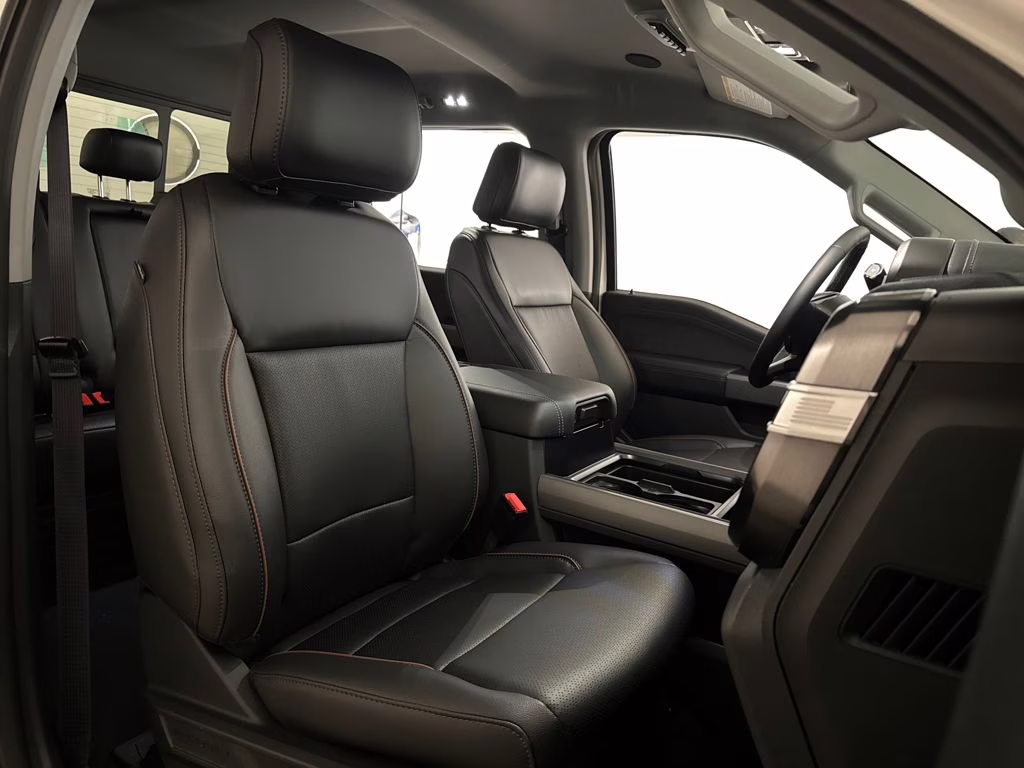 2026 Star White Metallic Tri-Coat Ford Super Duty F-350 SRW Lariat 4X4 Truck